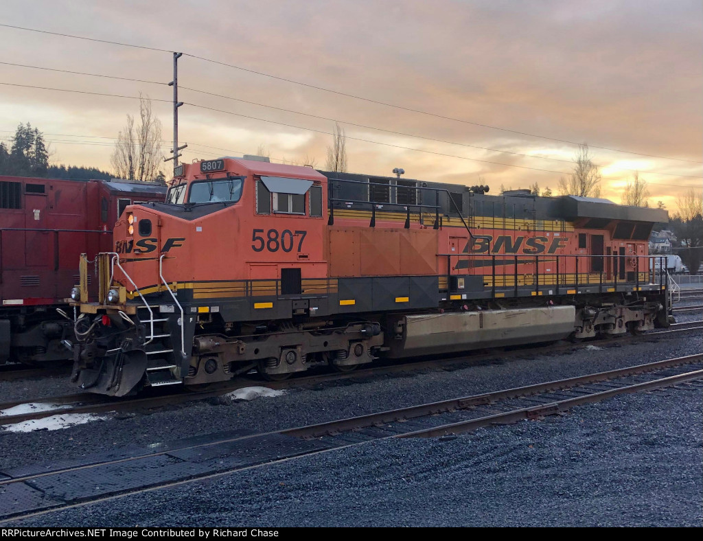 BNSF 5807